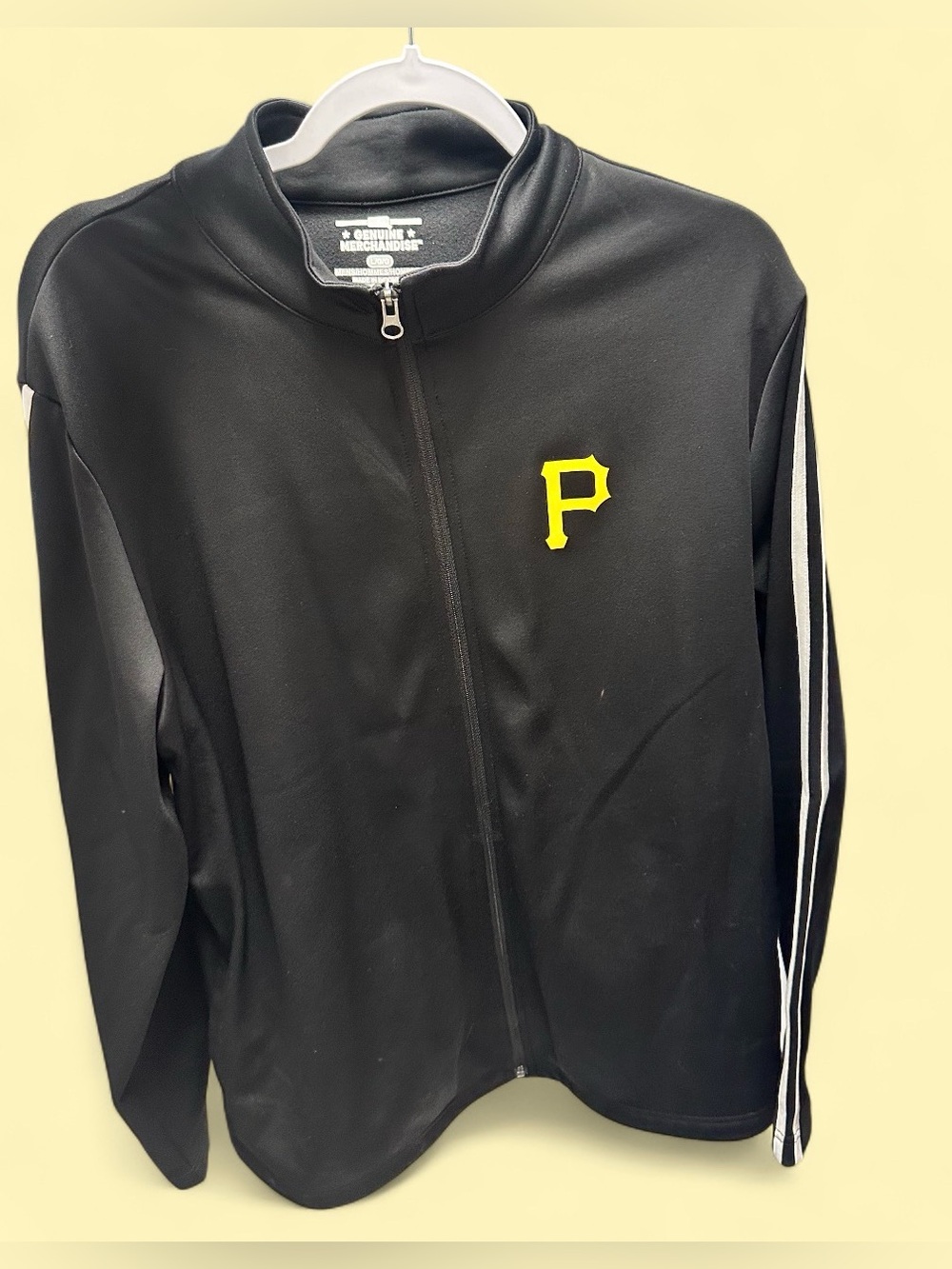 black Pittsburgh Pirates zip up jacket Size L